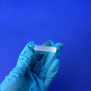 Schneiden einer quadratischen d&uuml;nnen Quarzplatte