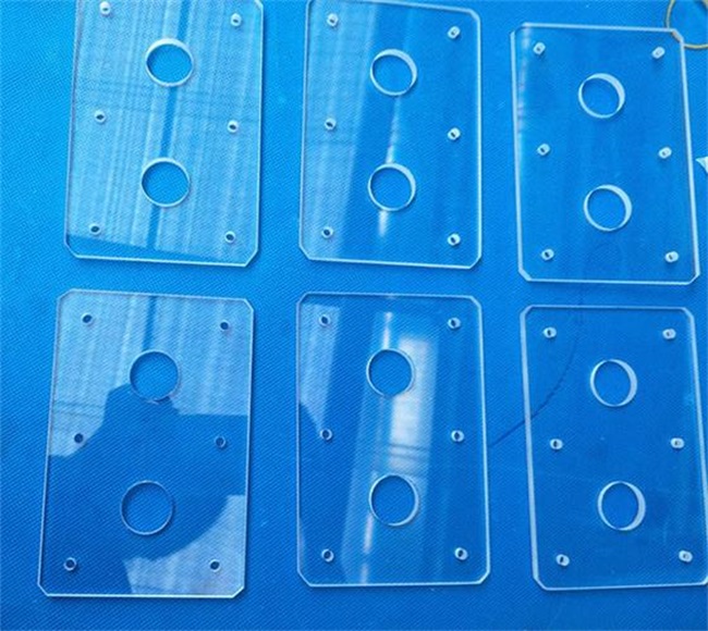 Quale vetro al quarzo &egrave; pi&ugrave; adatto per gli strumenti ottici