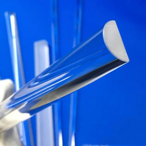 Gesmolten silicastaven gesneden in halfronde vormen op maat