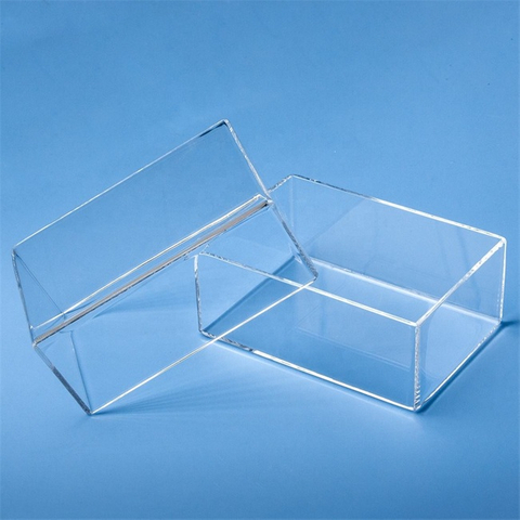 Transparenter quadratischer zylindrischer Quarzbeh&auml;lter