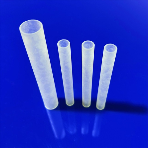 Tube de silice fondue r&eacute;sistant aux UV et &agrave; l'usure