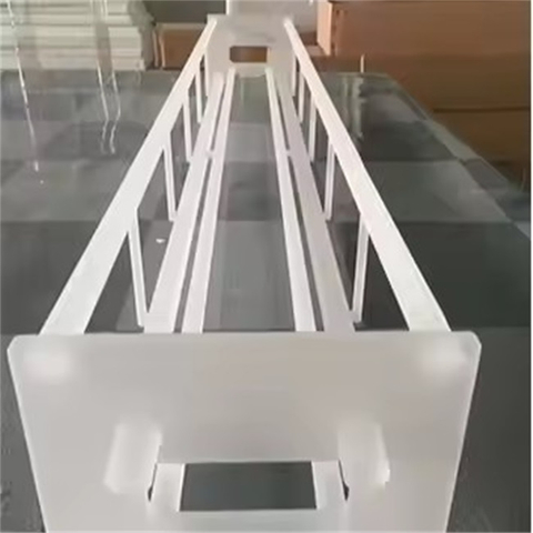 Gro&szlig;es transparentes Photovoltaik-Quarzboot