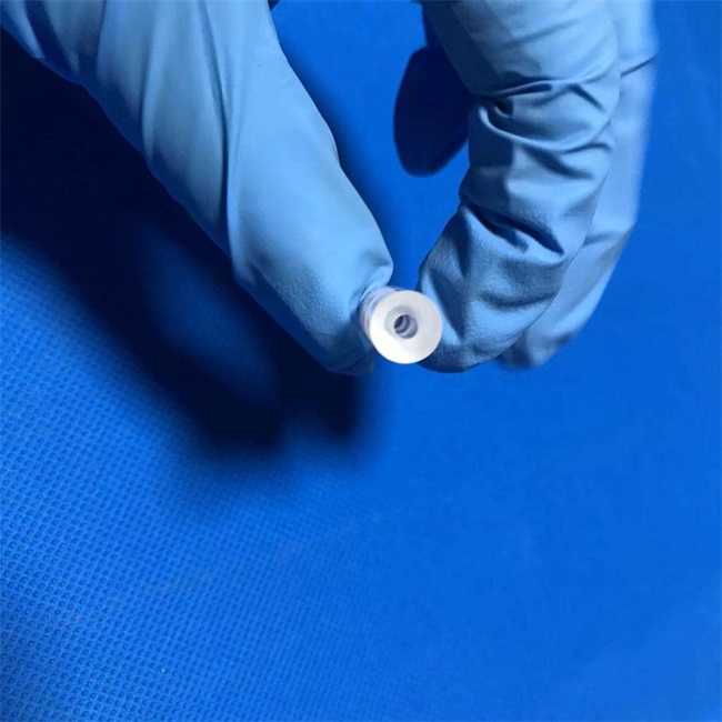 Aplica&ccedil;&atilde;o de haste de quartzo com fenda e furo circular