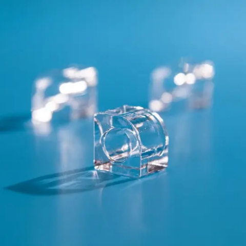 Transparente kundenspezifische Quarzplatte mit poliertem Loch