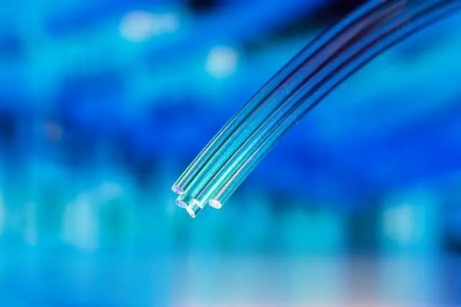 光ファイバープレハブ石英ロッドの利点は何ですか