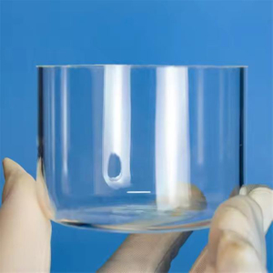 Transparenter zylindrischer Quarztiegel